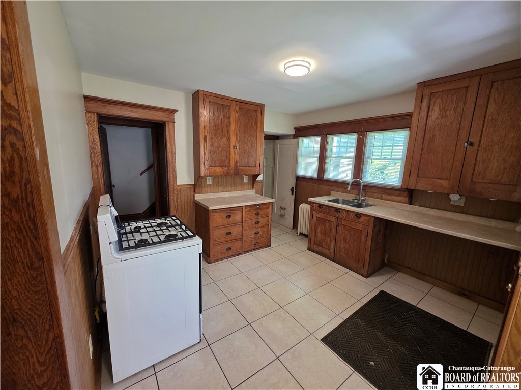 145 Maple Street Jamestown, NY 14701 - Photo 4 of 32