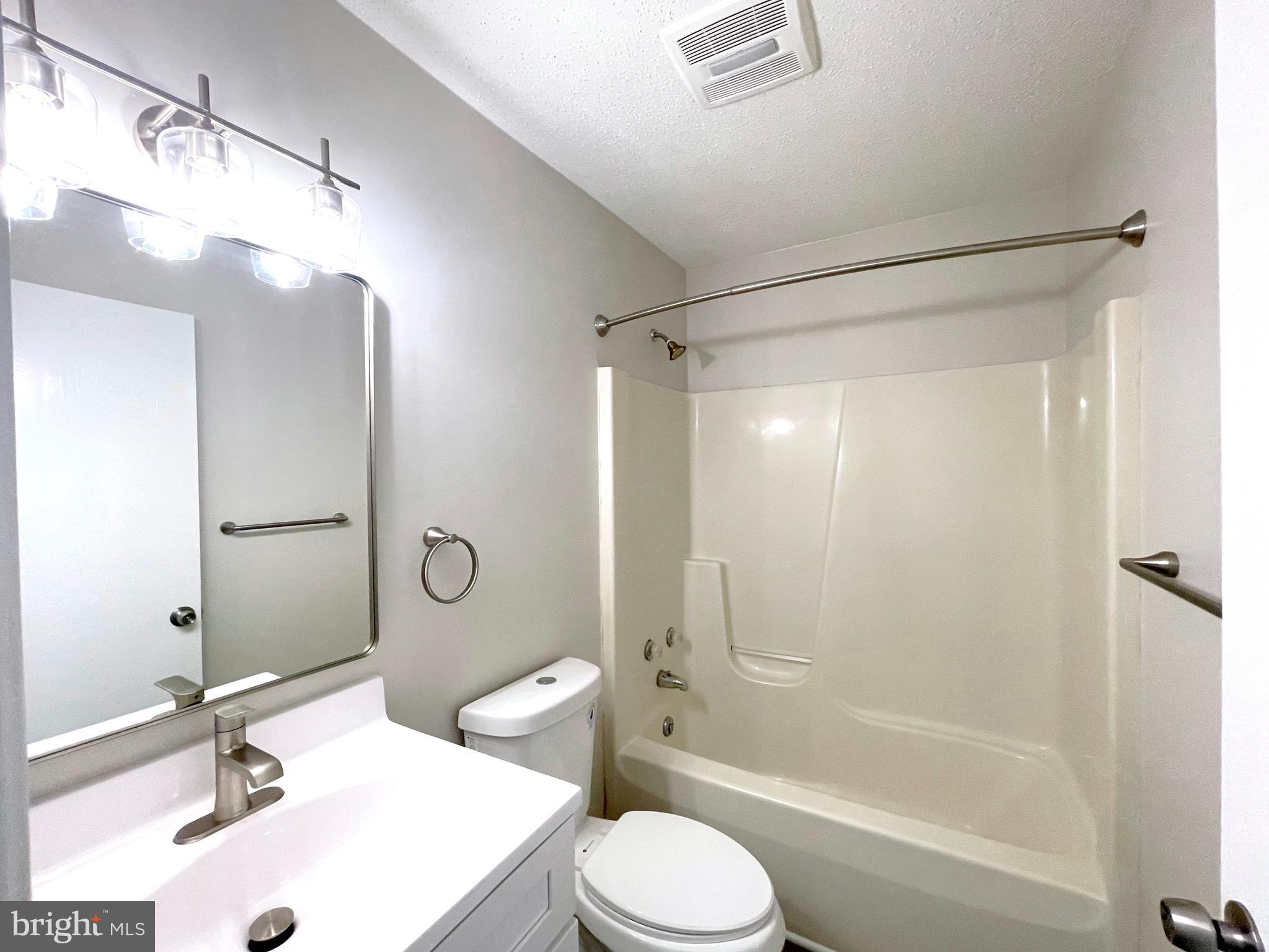 8264 Sycamore Road Lusby, MD 20657 - Photo 17 of 25 Hall full bath