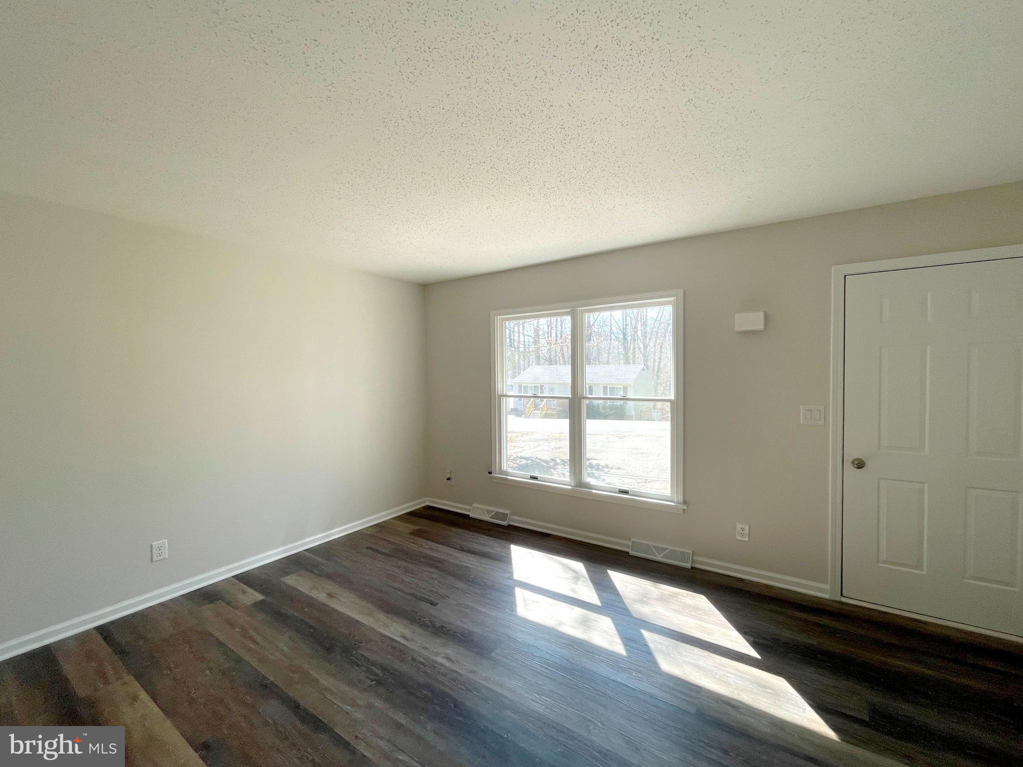 8264 Sycamore Road Lusby, MD 20657 - Photo 3 of 25 Living room