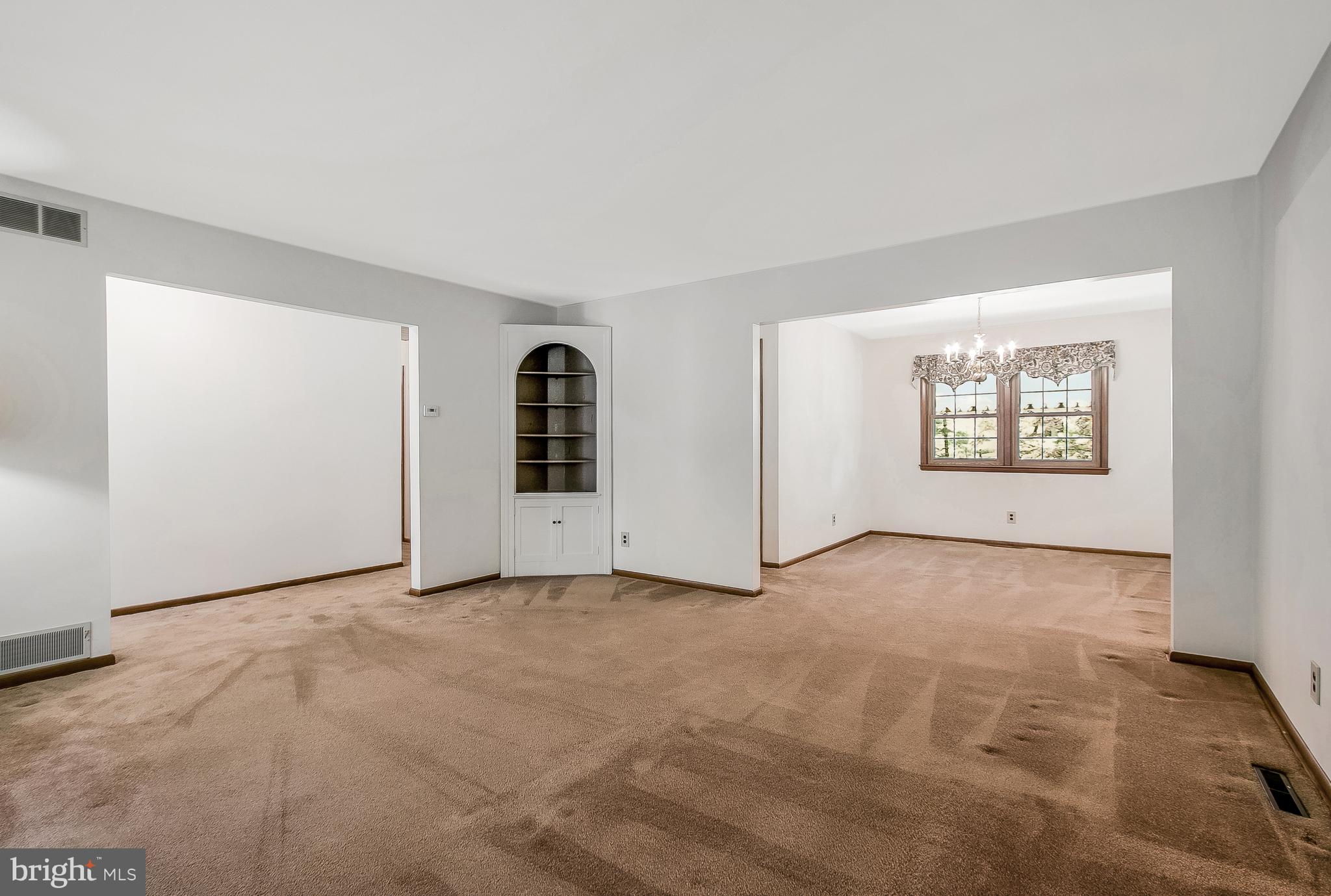 263 West Chestnut Hill Road Newark, DE 19713 - Photo 3 of 22 Large Living Room Flows to Dining Room