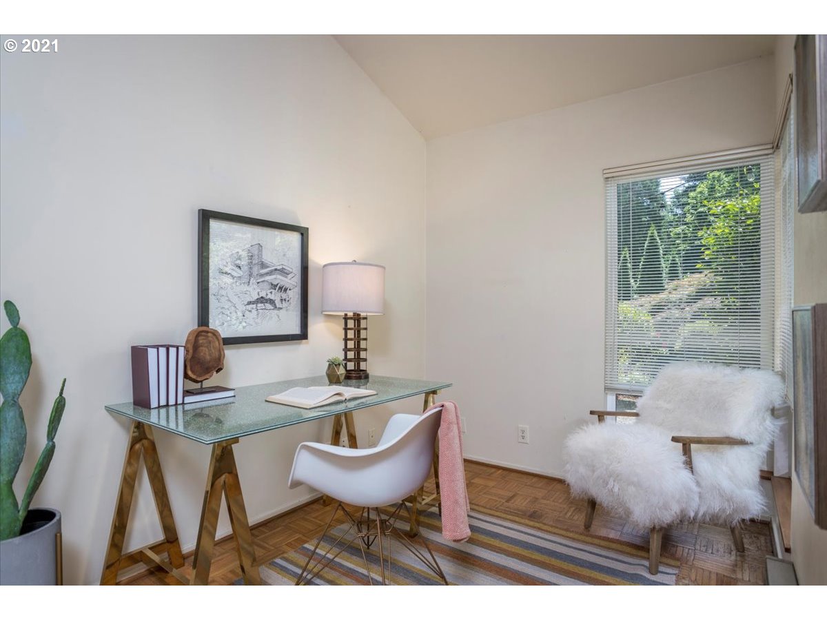 13611 Southwest Birdshill Road Portland, OR 97219 - Photo 14 of 32 Gallery Image 14