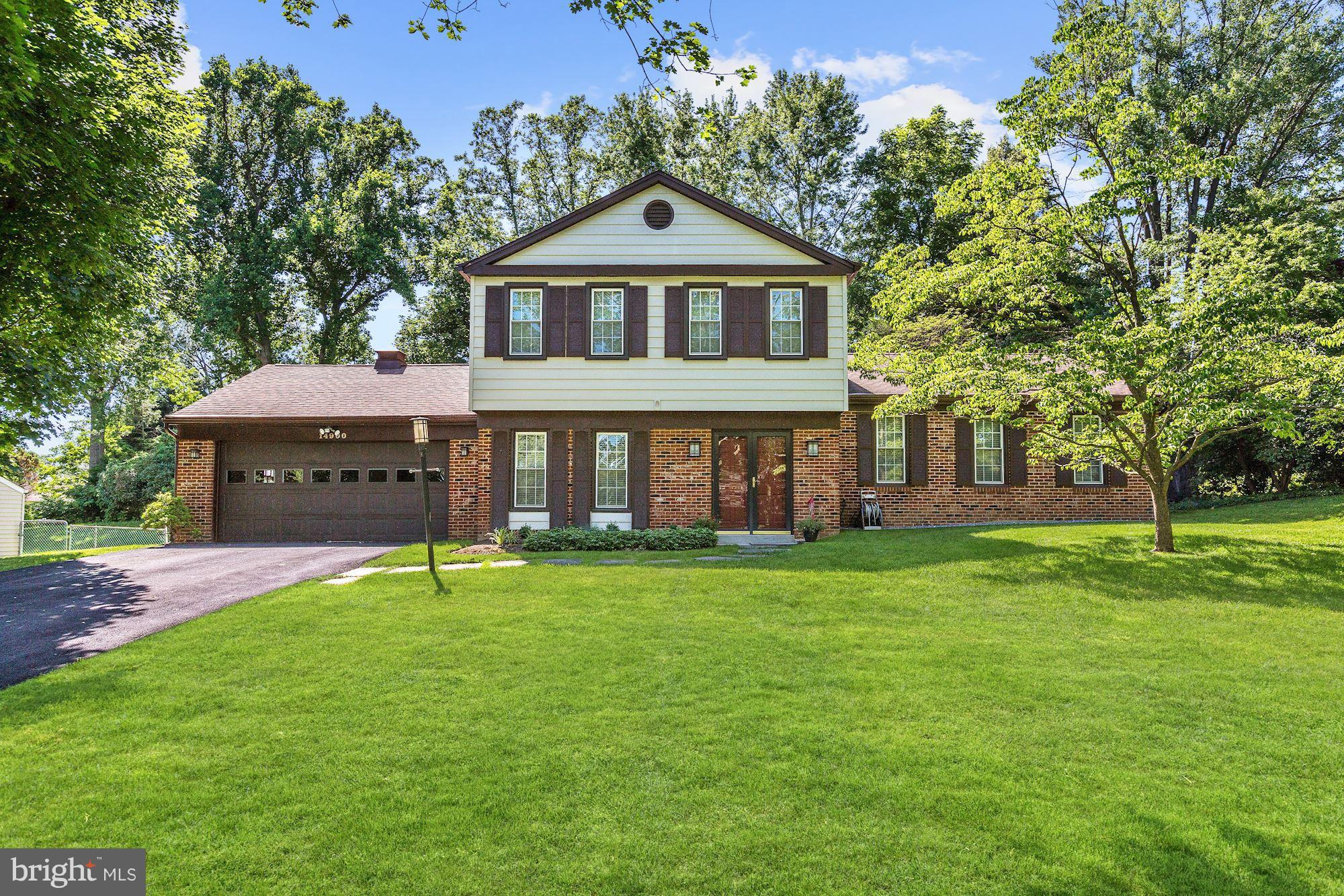 SPLIT COLONIAL, CLOSE TO SCHOOL & POOL!