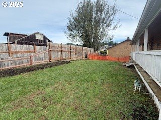 728 North Elliott Street Coquille, OR 97423 - Photo 3 of 31