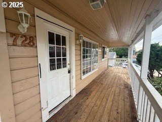 728 North Elliott Street Coquille, OR 97423 - Photo 4 of 31