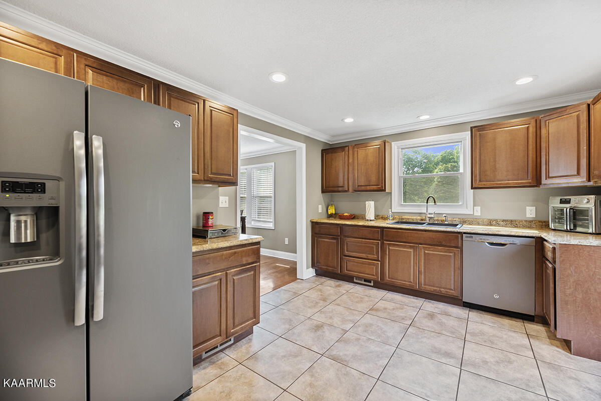 905 Offutt Road Clinton, TN 37716 - Photo 8 of 26 Offt905 (41)
