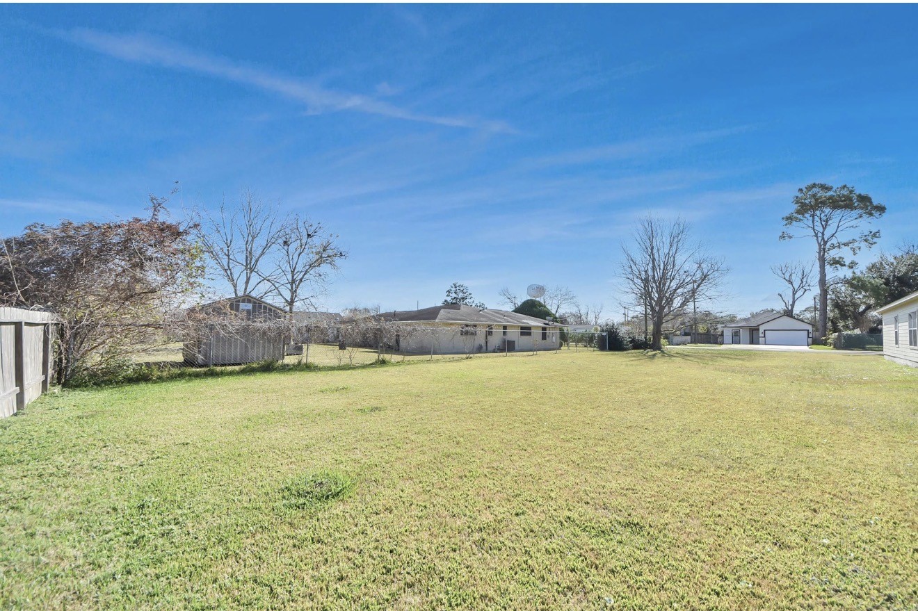 0 Boss La La Marque, TX 77568 - Photo 3 of 5 a view of an ocean beach