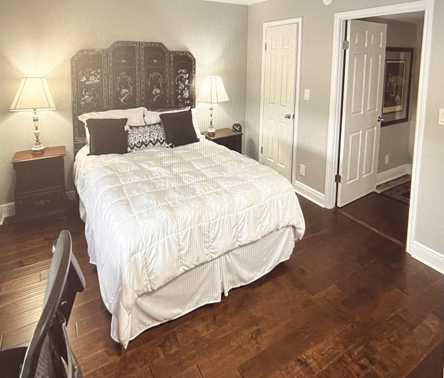 3525 Sage Road, Unit 402 Houston, TX 77056 - Photo 14 of 39 a bed sitting in a bedroom next to a bathroom