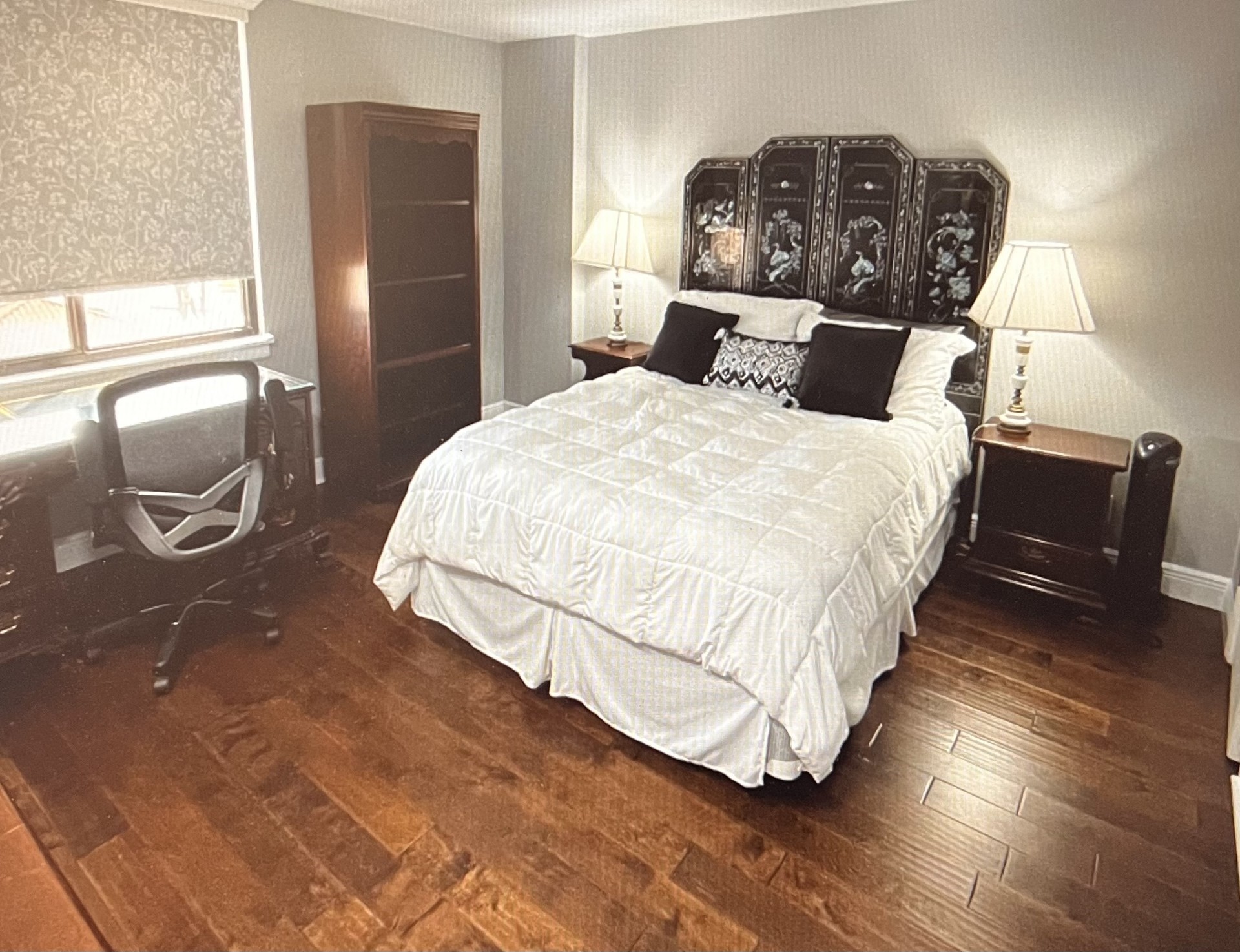 3525 Sage Road, Unit 402 Houston, TX 77056 - Photo 15 of 39 a bedroom with a bed and window