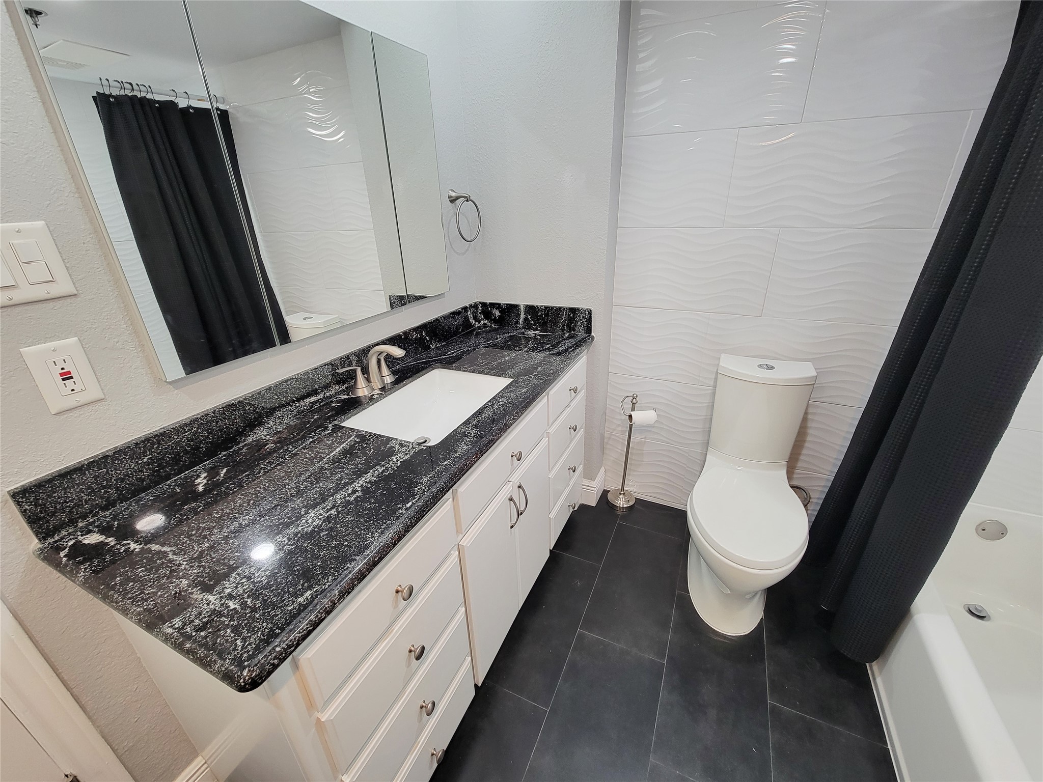 3525 Sage Road, Unit 402 Houston, TX 77056 - Photo 17 of 39 a spacious bathroom with a granite countertop sink and a mirror