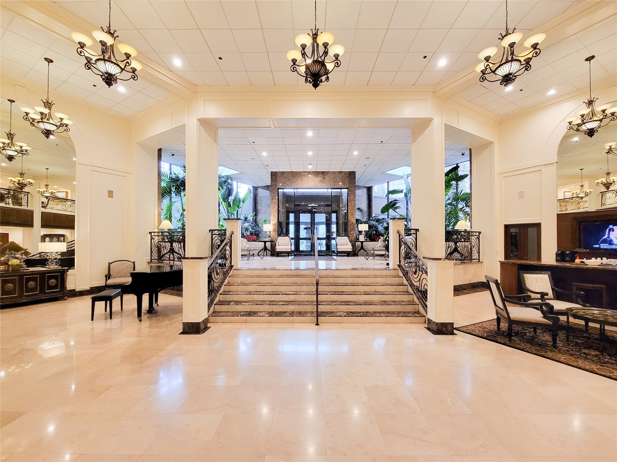 3525 Sage Road, Unit 402 Houston, TX 77056 - Photo 28 of 39 a view of a living room with chandelier