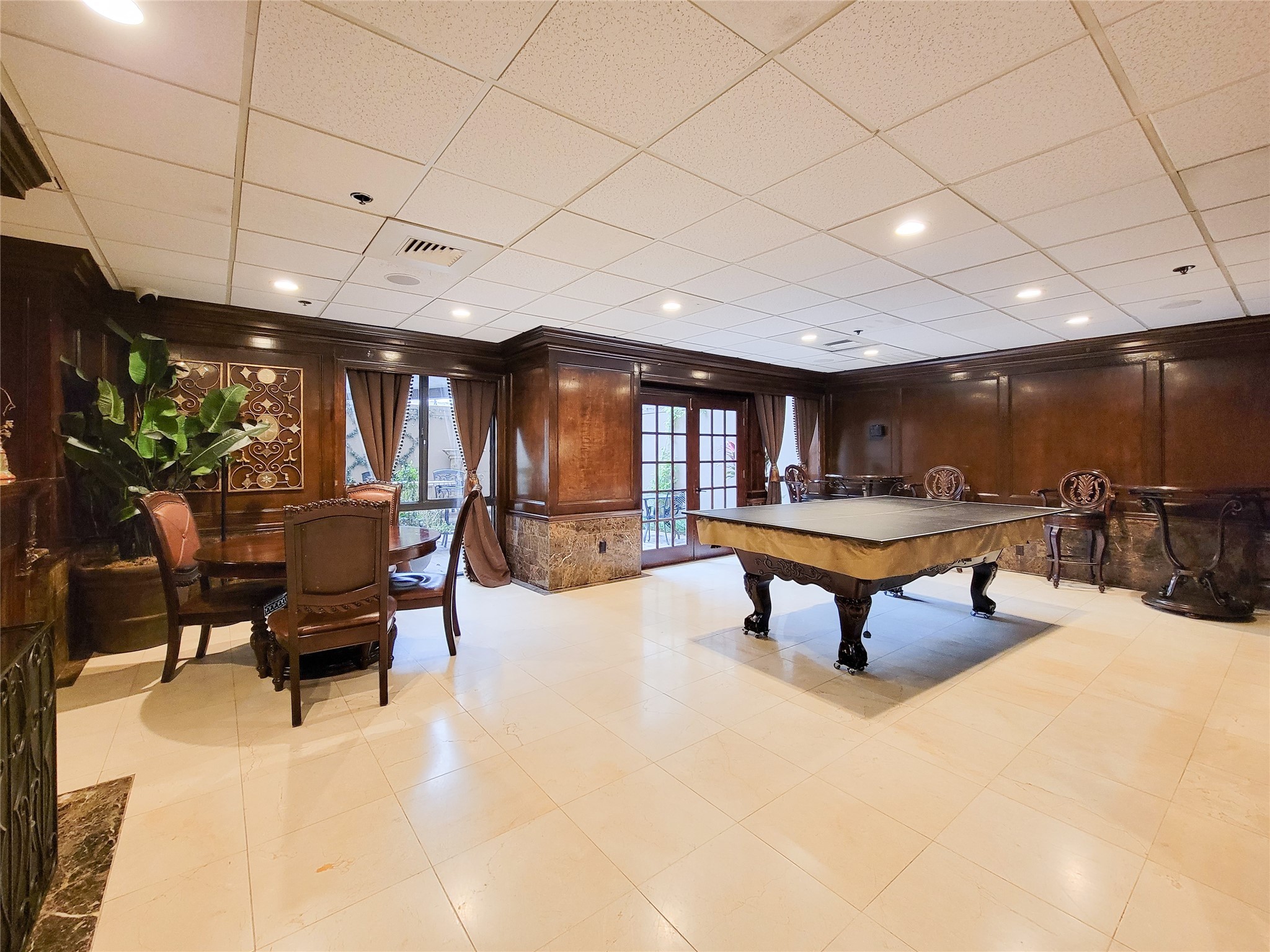 3525 Sage Road, Unit 402 Houston, TX 77056 - Photo 32 of 39 a view of a gym