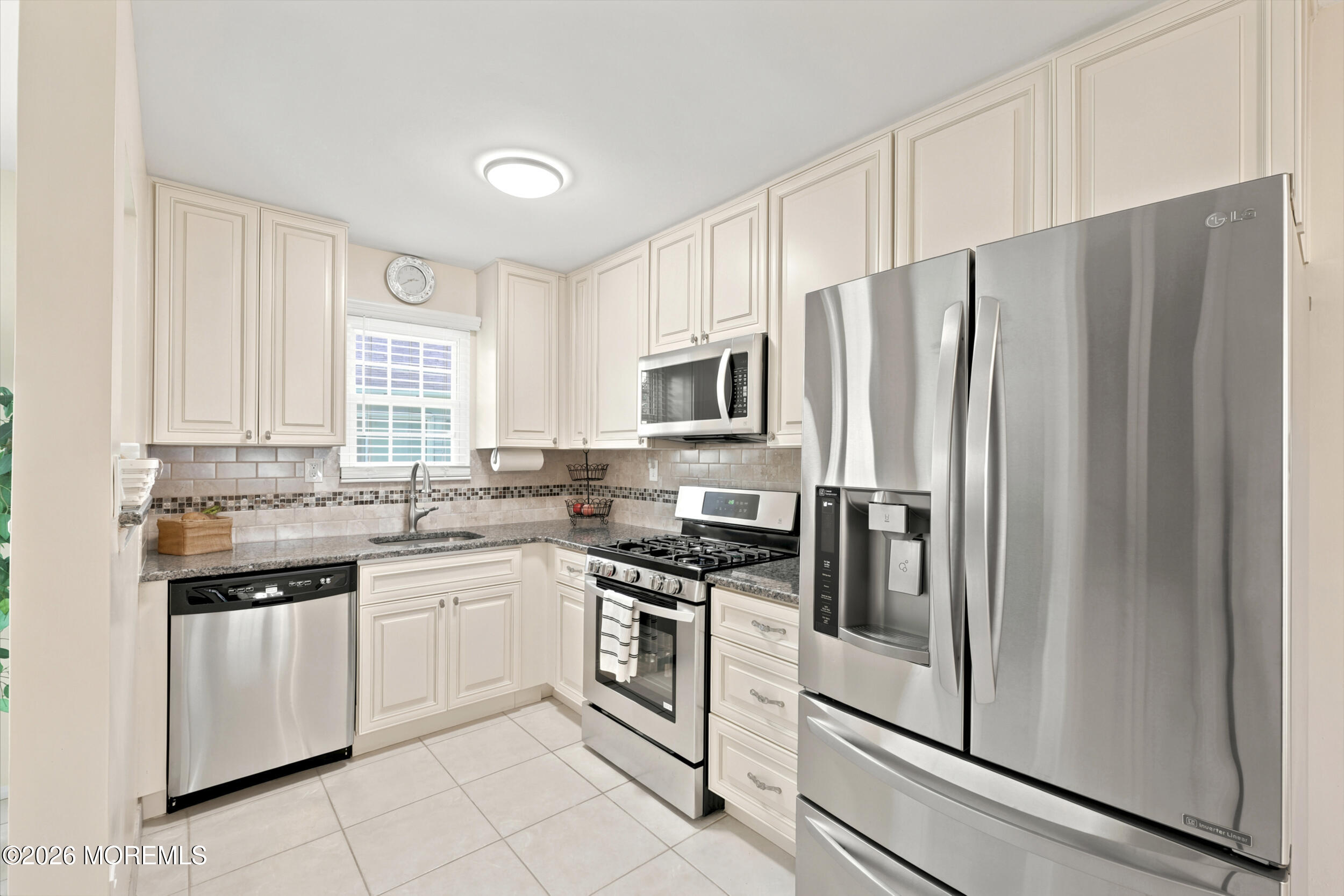 47 Datchet Close Freehold, NJ 07728 - Photo 13 of 38 28_image-69