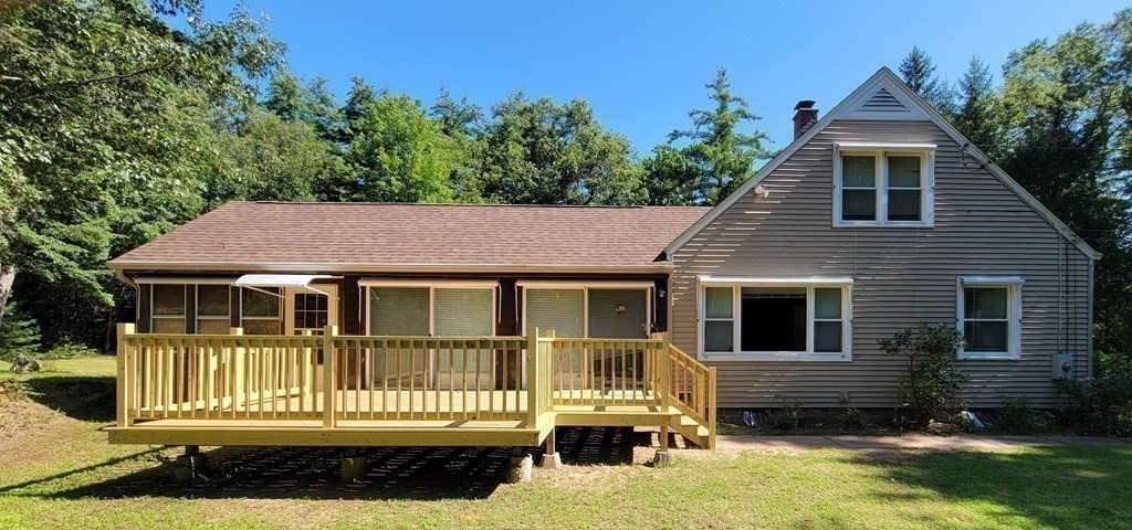 116 County Road Southampton, MA 01073 - Photo 2 of 18 a house view with a garden space