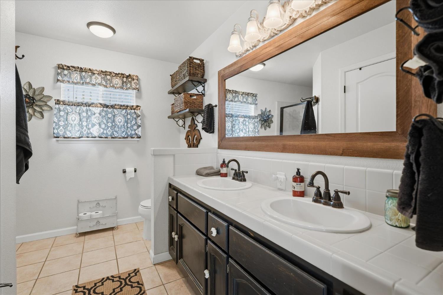 32583 River Knolls Road Coarsegold, CA 93614 - Photo 32 of 63 a bathroom with a sink and a mirror