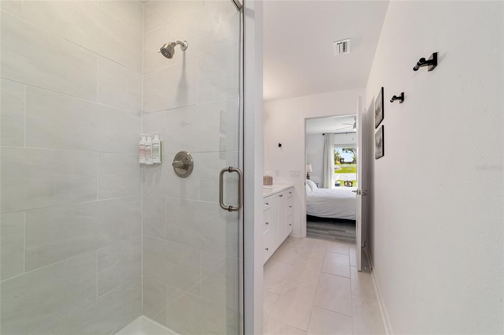 4400 Northwest 74th Terrace Ocala, FL 34482 - Photo 23 of 39 a en suite bathroom with a granite tub shower