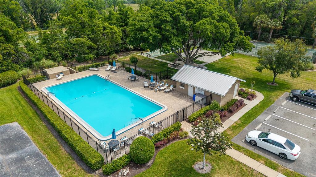 4400 Northwest 74th Terrace Ocala, FL 34482 - Photo 37 of 39 an aerial view of a tennis ground and a lots of palm trees