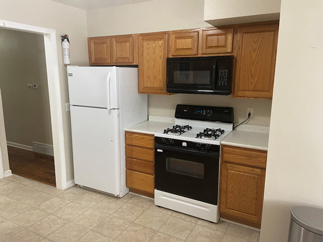 830 Woolf Court Rochelle, IL 61068 - Photo 3 of 12