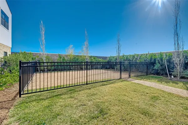 $3,750 | 1256 North Post Oak Road, Houston, TX 77055