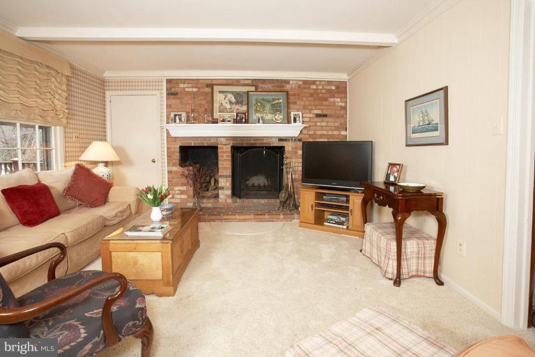 1173 Old Stable Road McLean, VA 22102 - Photo 11 of 27 Family Room