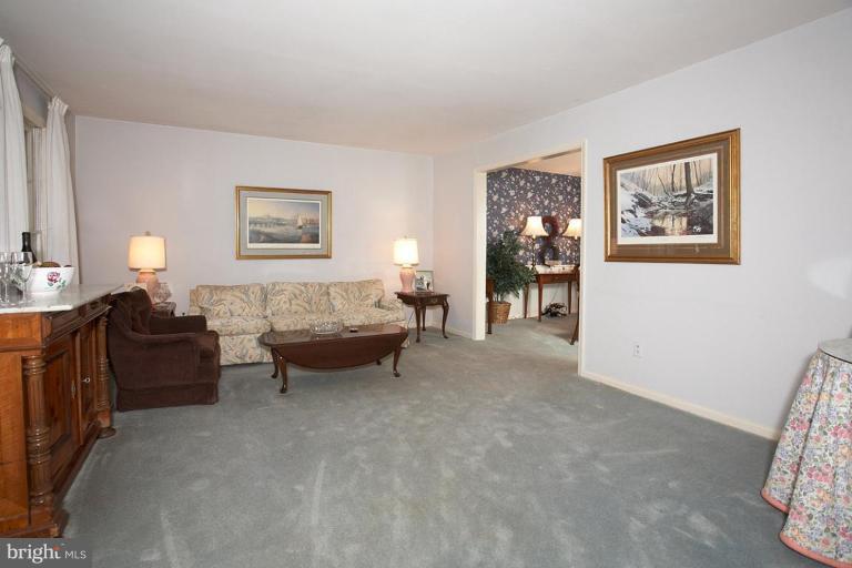 1173 Old Stable Road McLean, VA 22102 - Photo 3 of 27 Living Room