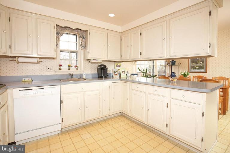 1173 Old Stable Road McLean, VA 22102 - Photo 8 of 27 Kitchen #2