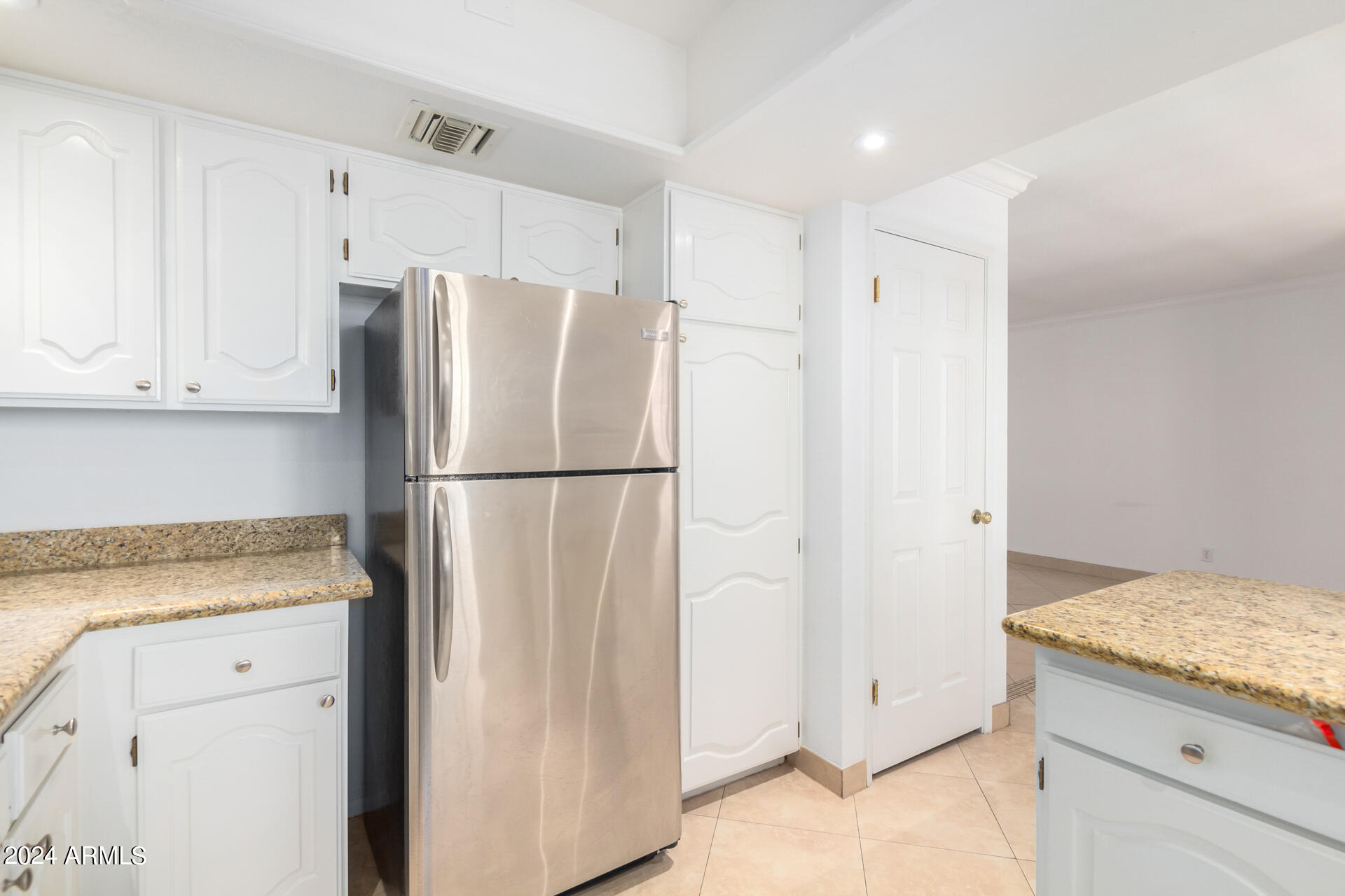 4303 East Cactus Road, Unit 442 Phoenix, AZ 85032 - Photo 5 of 27 Kitchen