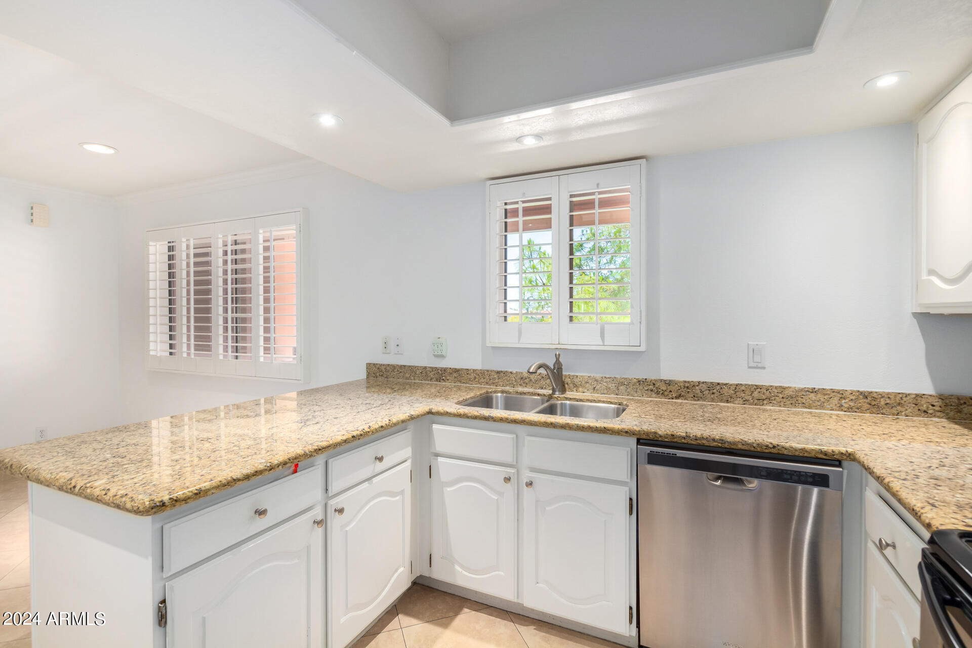 4303 East Cactus Road, Unit 442 Phoenix, AZ 85032 - Photo 6 of 27 Kitchen with Granite countertops