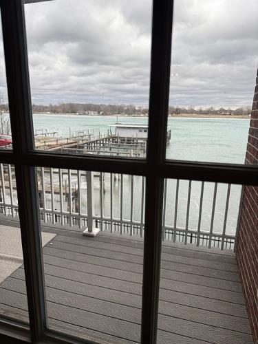 2727 Riverside Drive, Unit 15 Trenton, MI 48183 - Photo 40 of 44