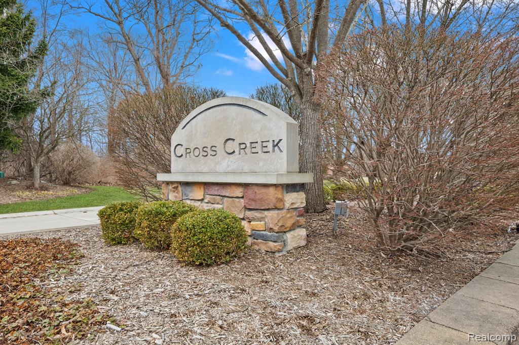 1384 Lakeview Drive Rochester Hills, MI 48306 - Photo 14 of 65