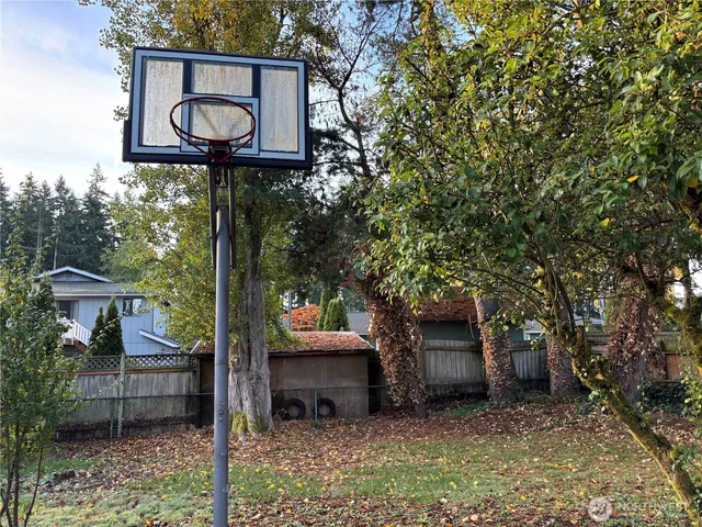 $750,000 | 821 Northeast 195th Street, Shoreline, WA 98155