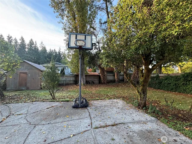 $750,000 | 821 Northeast 195th Street, Shoreline, WA 98155