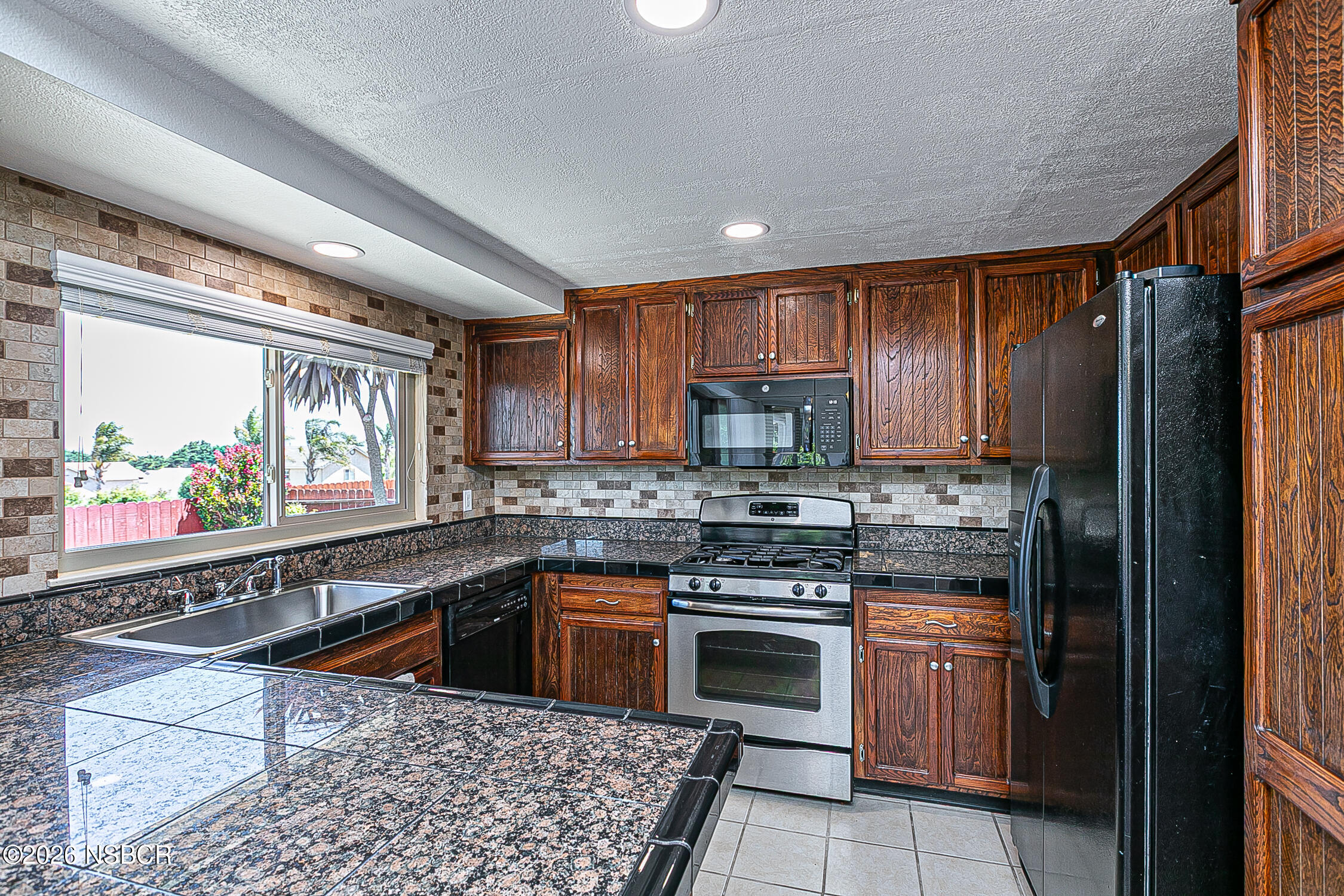 2003 Malibu Way Lompoc, CA 93436 - Photo 11 of 36 2003Malibu_12