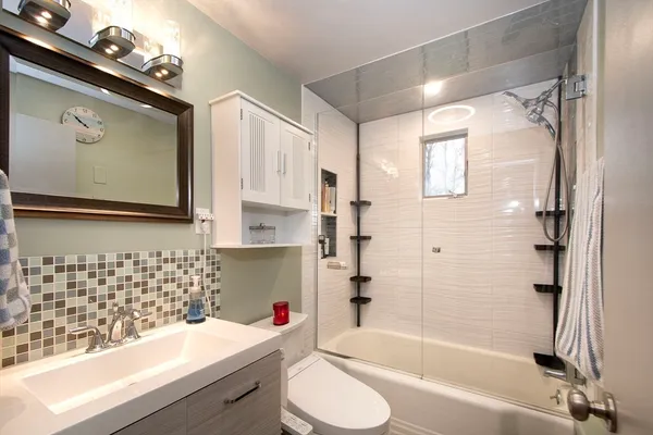 $699,900 | 214 Mechanic Street, Foxboro, MA 02035
