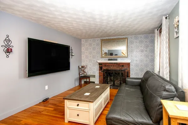 $699,900 | 214 Mechanic Street, Foxboro, MA 02035