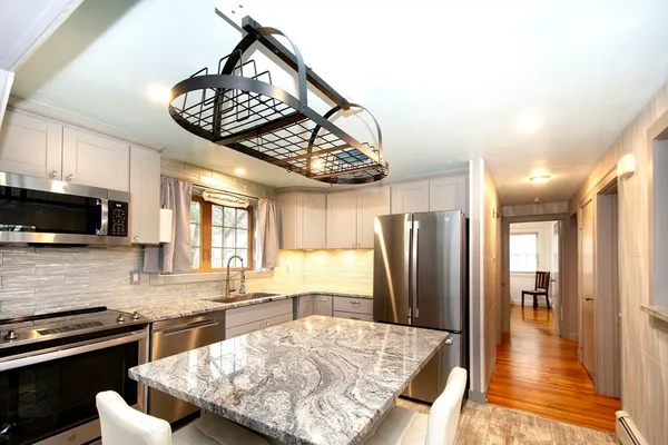 $699,900 | 214 Mechanic Street, Foxboro, MA 02035