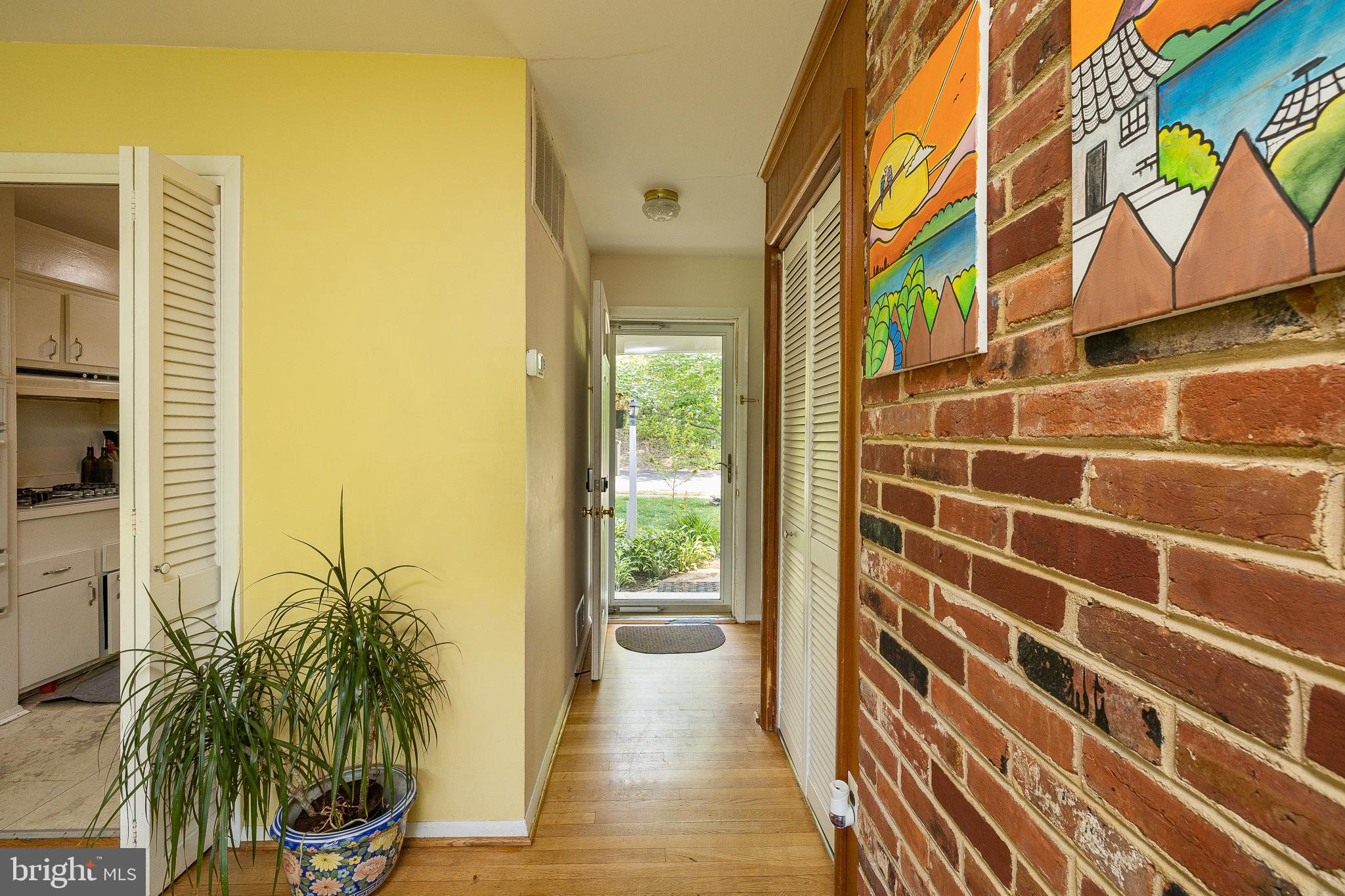 6709 Bracken Court Springfield, VA 22152 - Photo 3 of 39