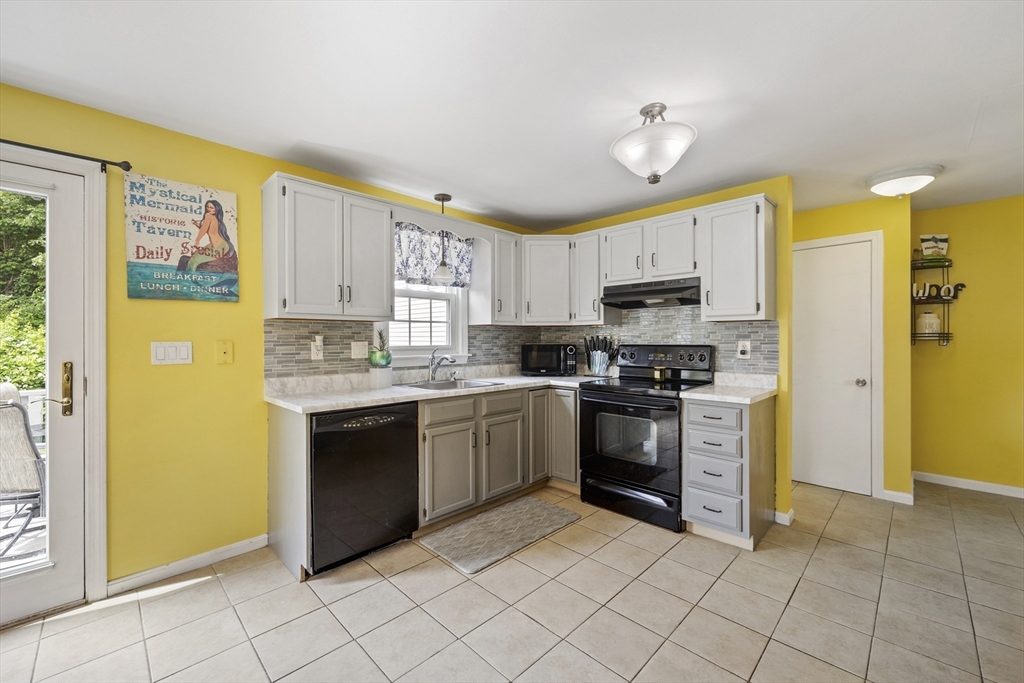 45 Cobb Road, Unit 45 Wrentham, MA 02093 - Photo 9 of 37 Gallery Image 9