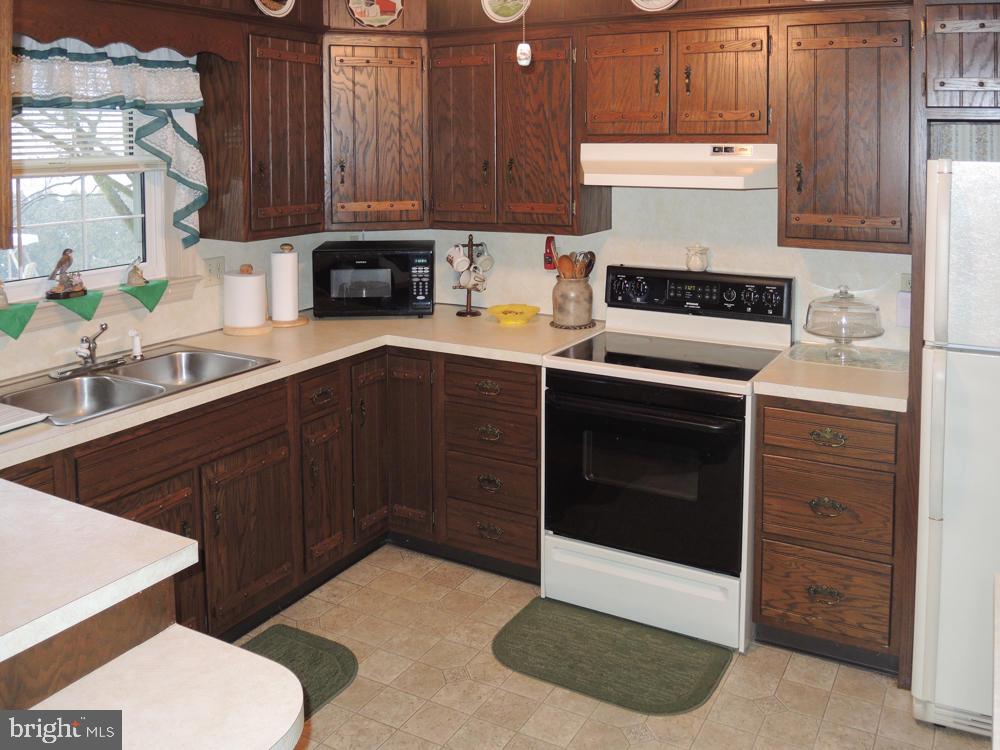 114 Briar Hill Road Lititz, PA 17543 - Photo 9 of 21