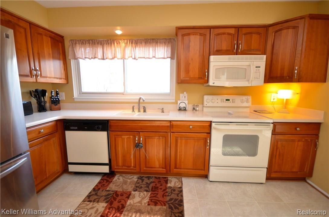 22390 Innsbrook Northville, MI 48167 - Photo 15 of 69 DSC_5432.jpg