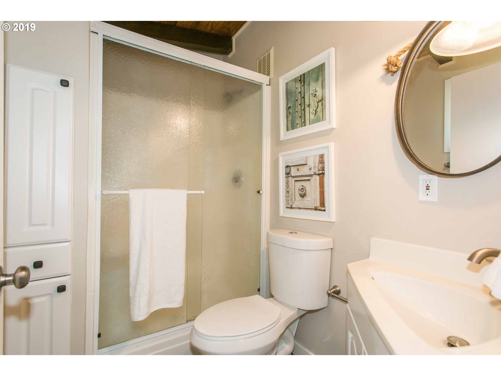 13010 South Union Hall Road Canby, OR 97013 - Photo 15 of 31 a bathroom with a toilet a sink and bathtub