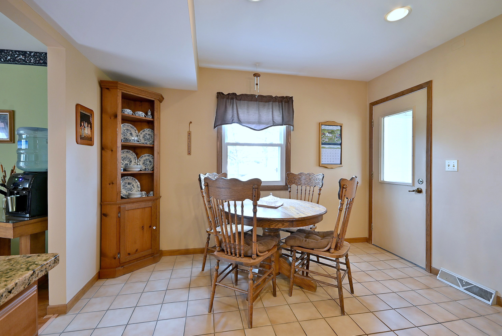 37W208 Olwin Avenue Elgin, IL 60124 - Photo 6 of 37