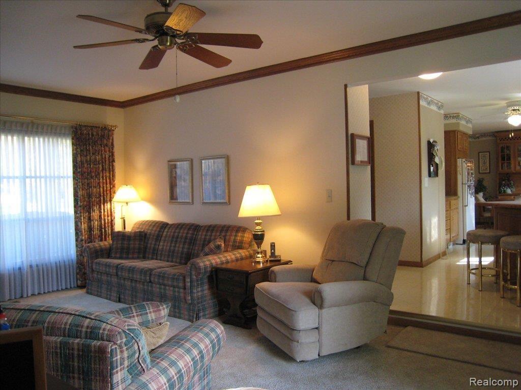 8335 Church Road Grosse Ile, MI 48138 - Photo 12 of 21 Family room