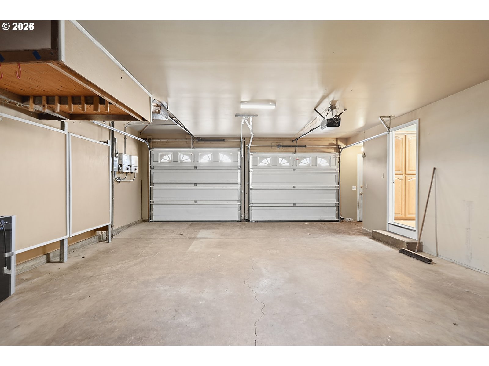 890 Hobbs Road Hood River, OR 97031 - Photo 29 of 44 Garage