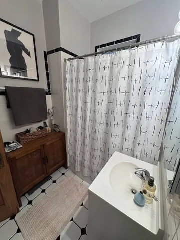 $2,800 | 2251 West Giddings Street, Unit 1, Chicago, IL 60625