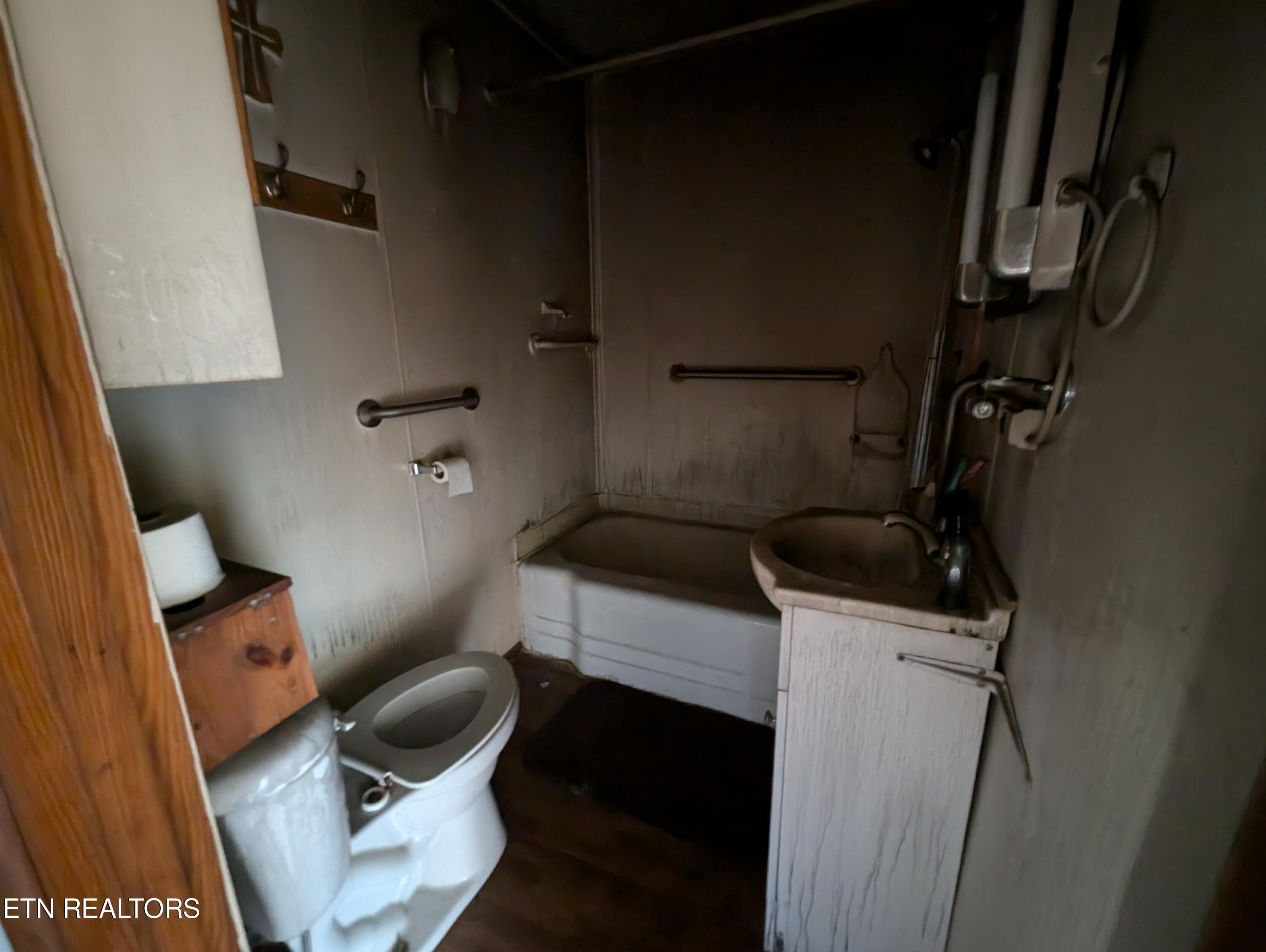 712 Balmoral Road Middlesboro, KY 40965 - Photo 9 of 12 1000032170