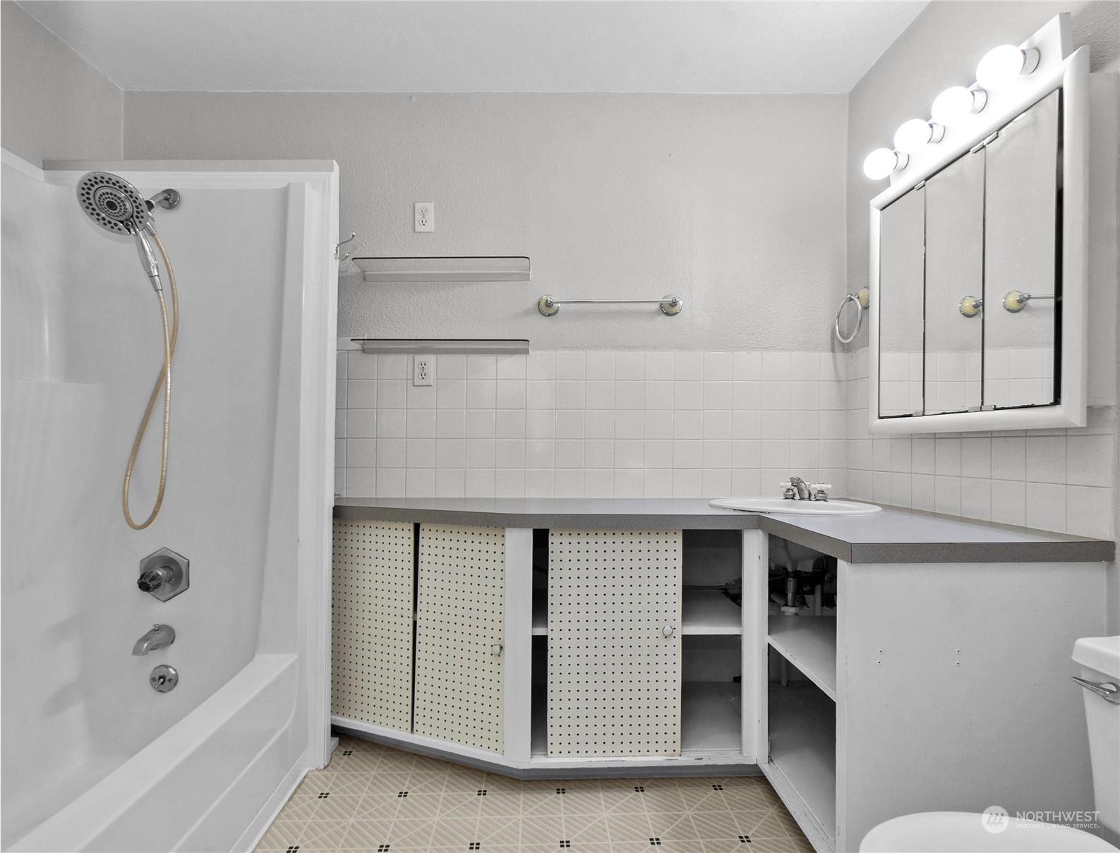 4944 Raccoon Valley Road Southeast Olympia, WA 98513 - Photo 15 of 24 Gallery Image 15