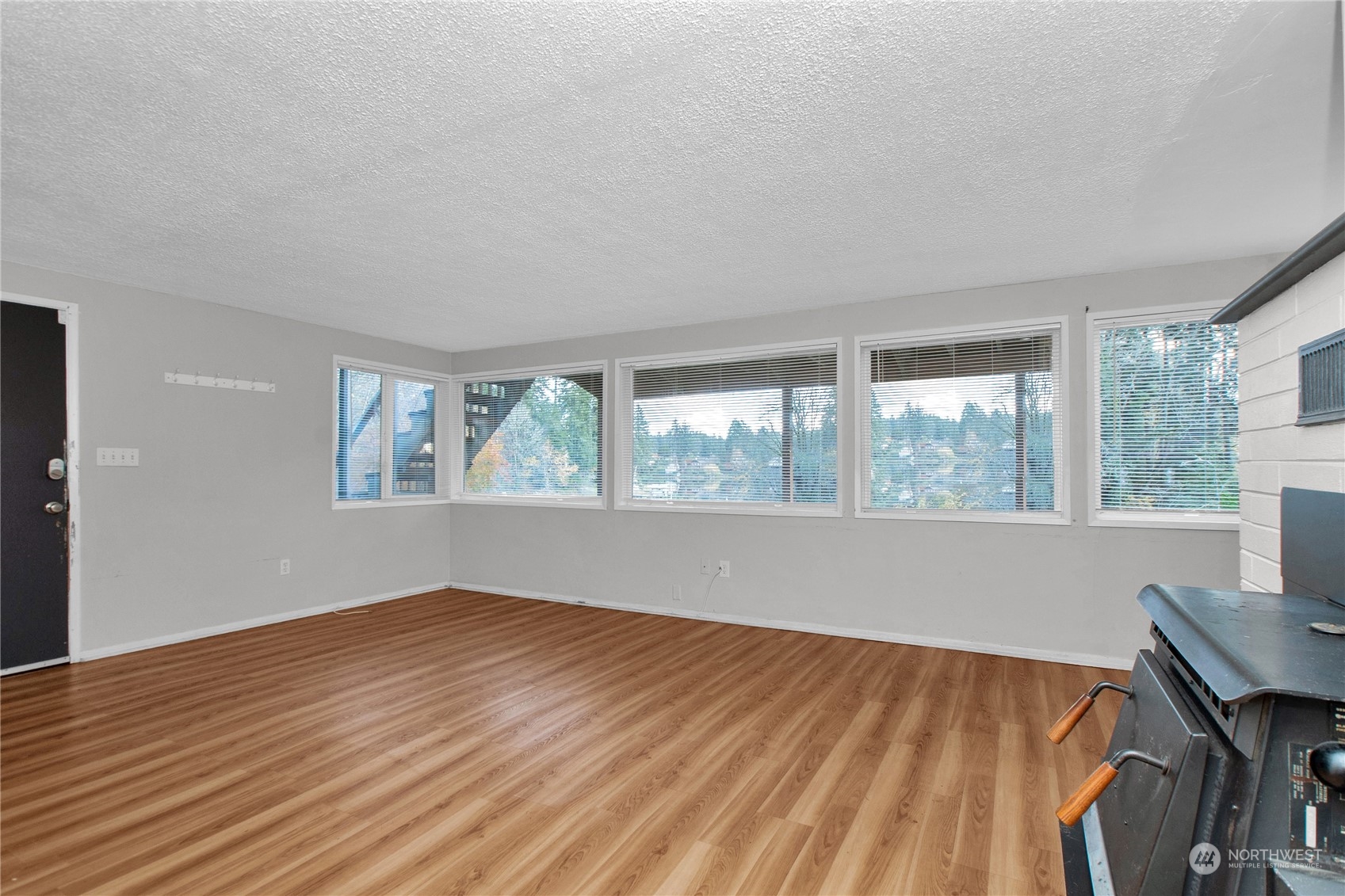 4944 Raccoon Valley Road Southeast Olympia, WA 98513 - Photo 7 of 24 Gallery Image 7