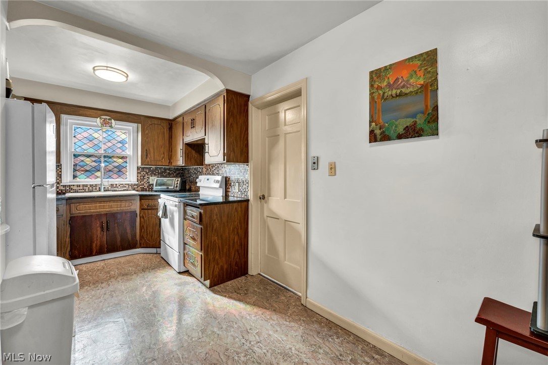 13570 Cedar Road Cleveland, OH 44118 - Photo 20 of 50