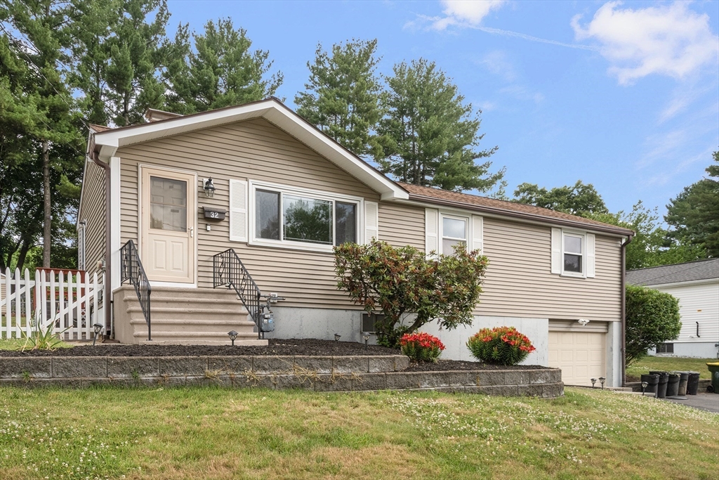 32 Arapahoe Road Bellingham, MA 02019 - Photo 2 of 32