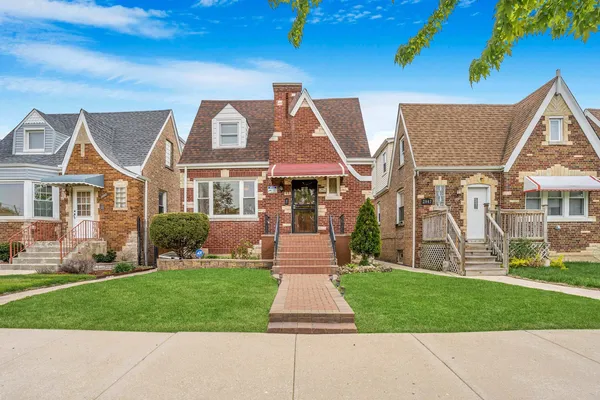 $489,000 | 2849 North Merrimac Avenue, Chicago, IL 60634
